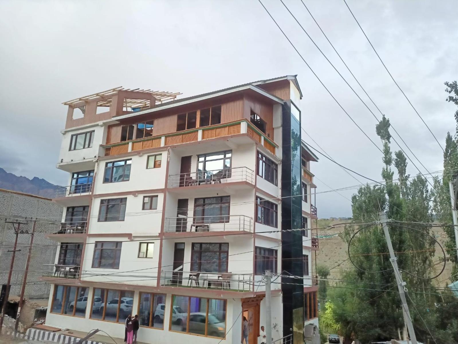 Hotel D Indian Kargil Bagian luar foto
