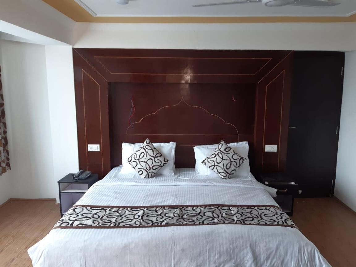 Hotel D Indian Kargil Bagian luar foto